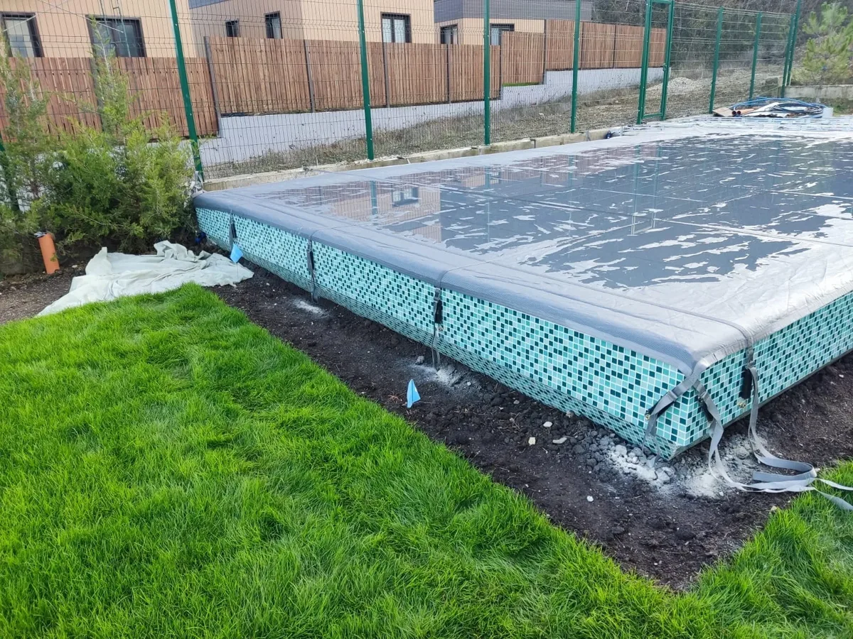 Батутное покрывало на бассейне в Железногорске